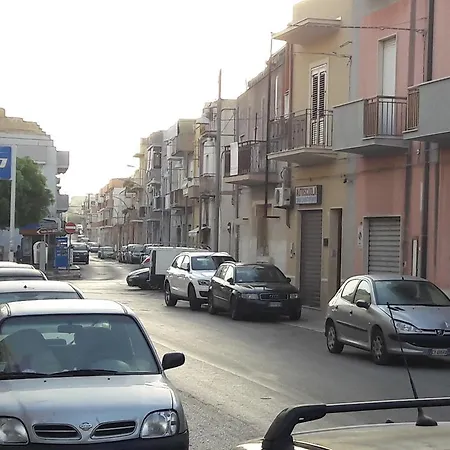 بيت ضيافة Stella Marina مازارا ديل فالو